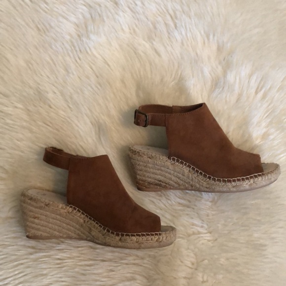 2/$25 GAP brown faux suede sandals size 6 - Picture 5 of 9